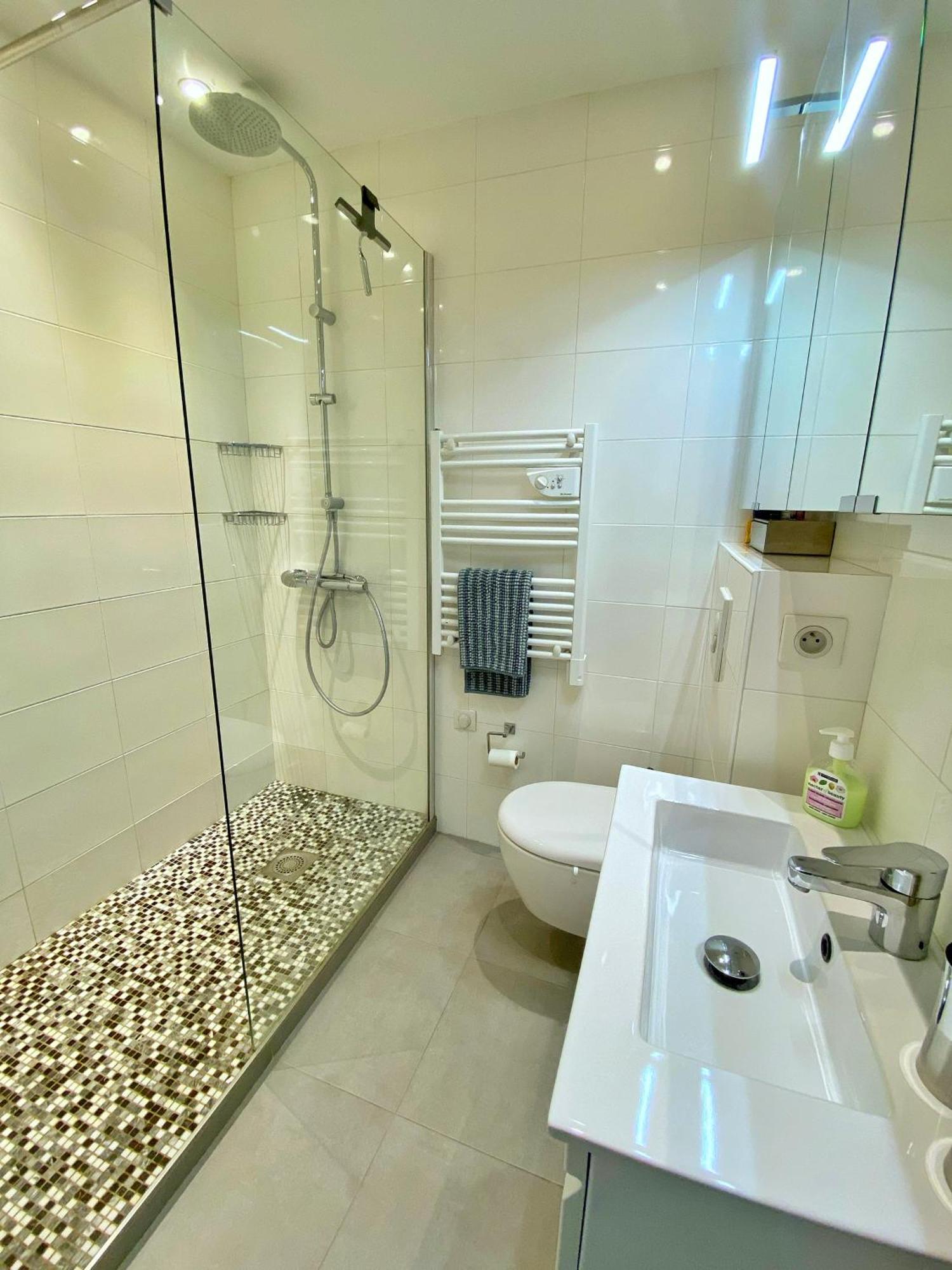 Sea View Studio, Huge Terrace On The 4Th Floor Apartment Menton Bagian luar foto