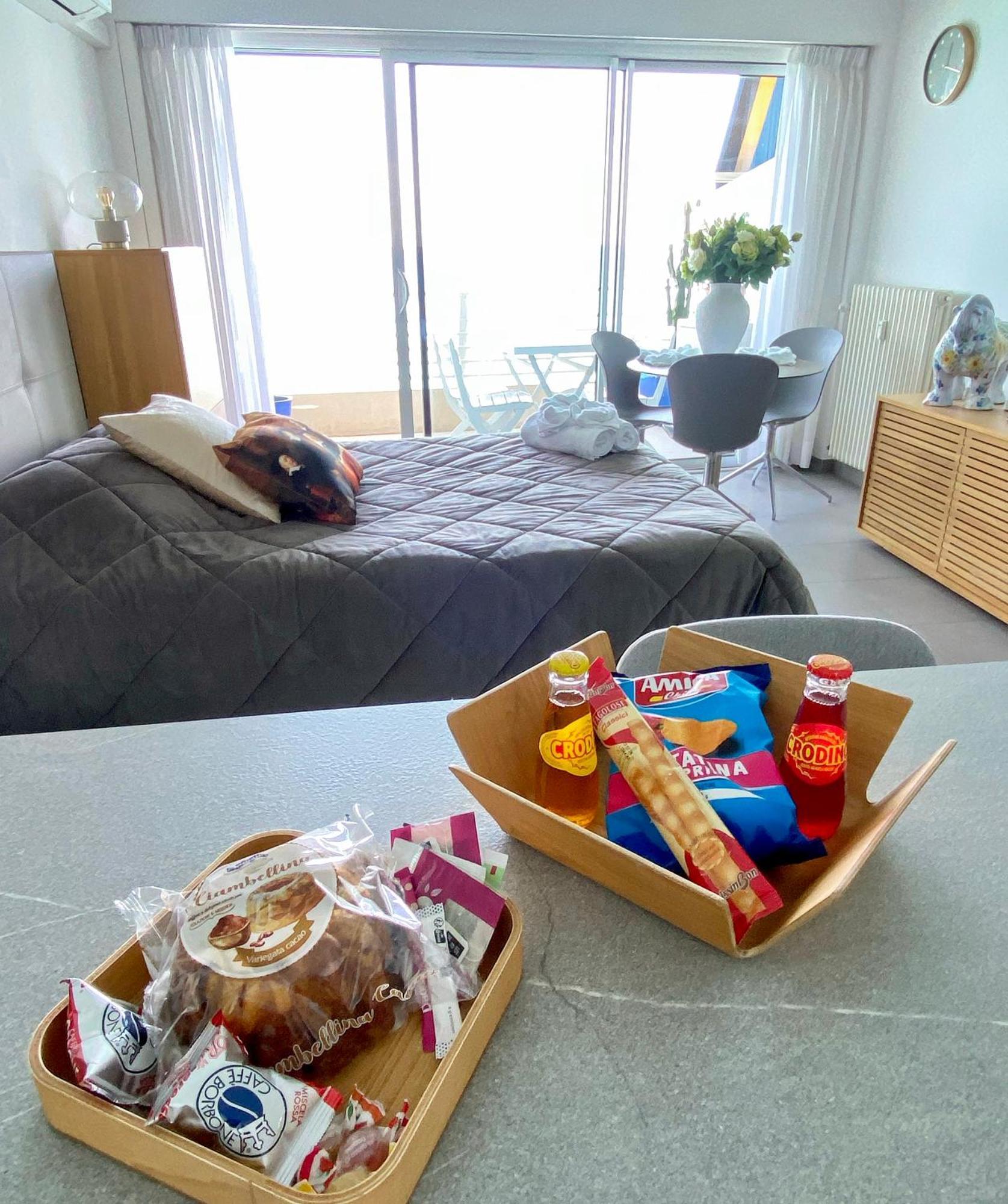 Sea View Studio, Huge Terrace On The 4Th Floor Apartment Menton Bagian luar foto