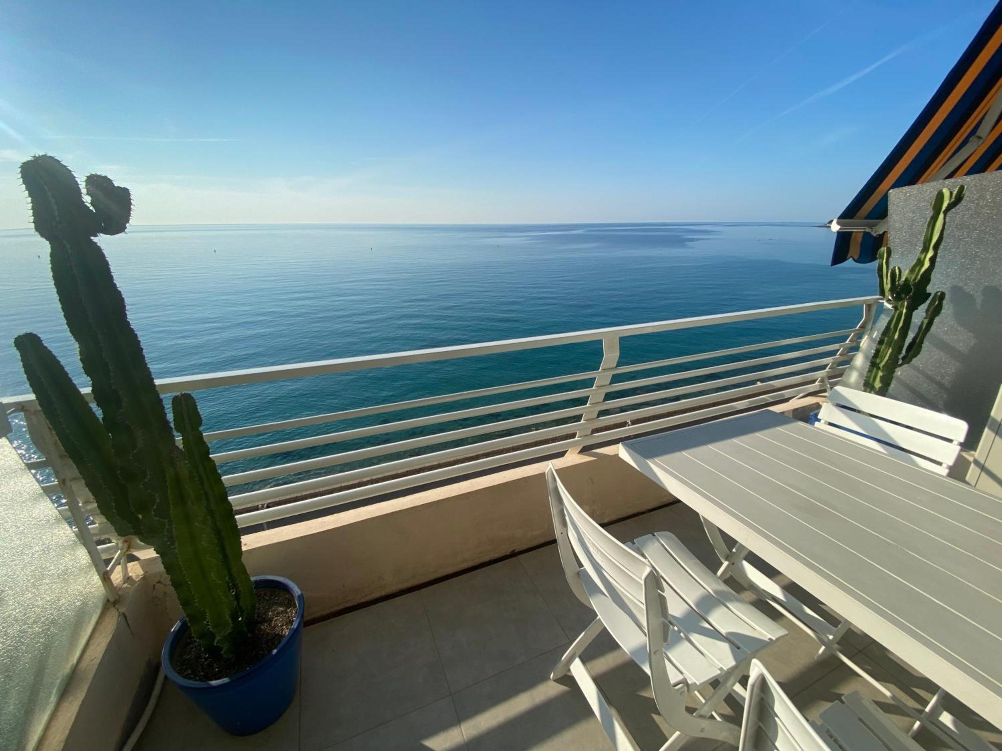Sea View Studio, Huge Terrace On The 4Th Floor Apartment Menton Bagian luar foto