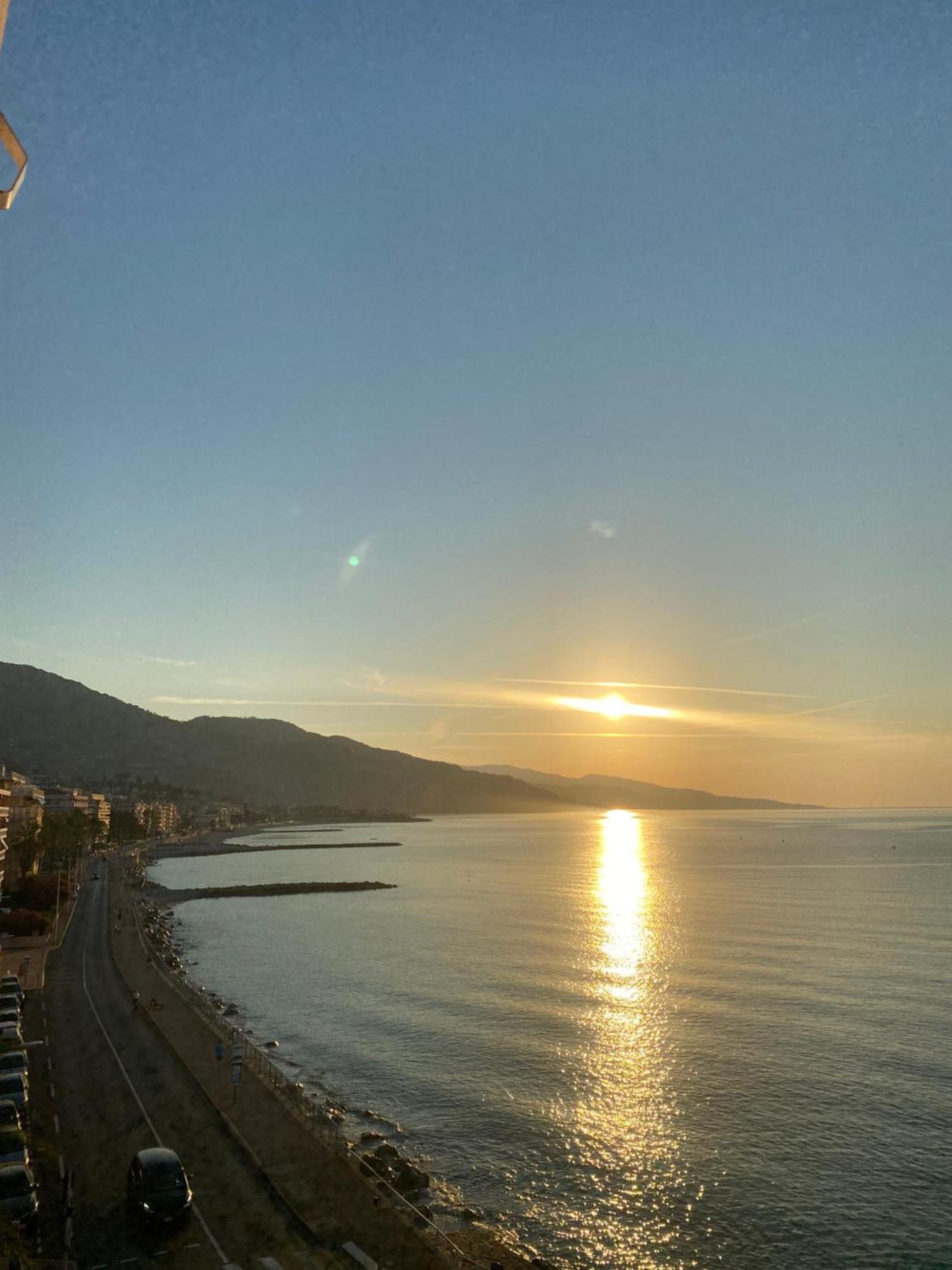 Sea View Studio, Huge Terrace On The 4Th Floor Apartment Menton Bagian luar foto