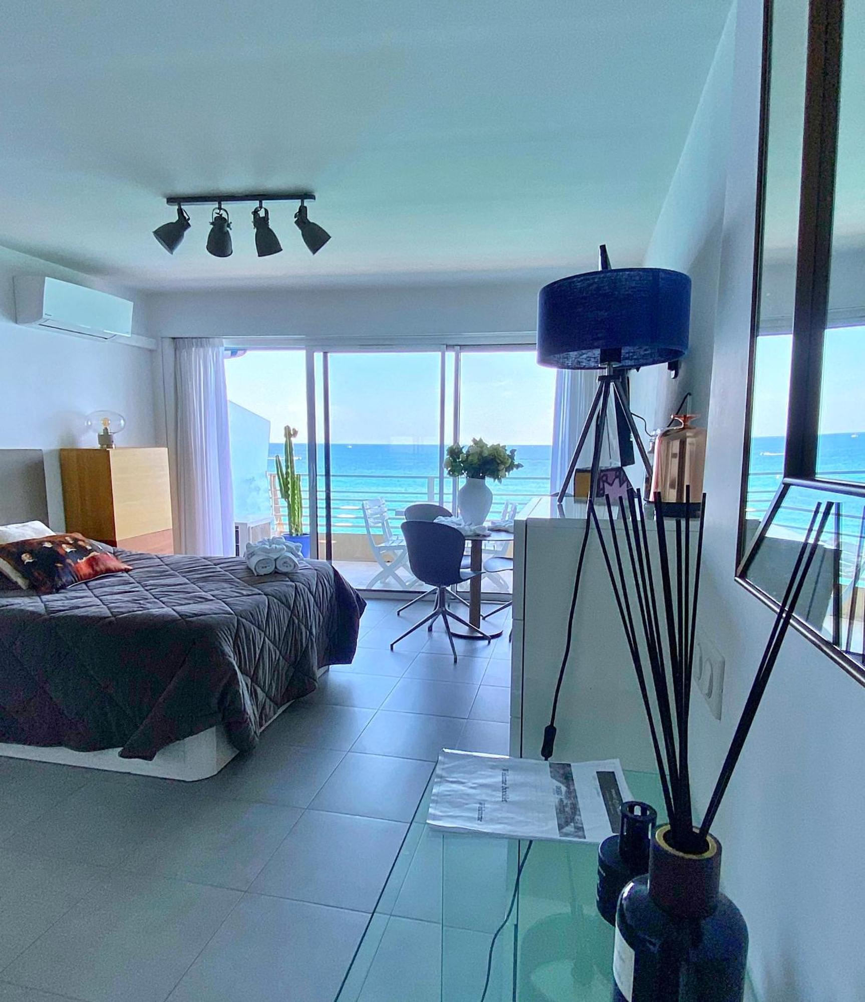 Sea View Studio, Huge Terrace On The 4Th Floor Apartment Menton Bagian luar foto